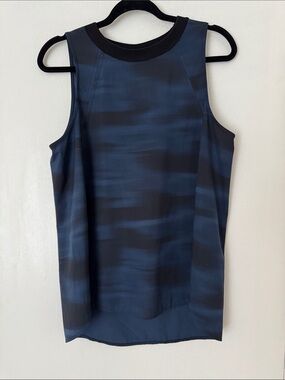 Athleta „Zephyr“ Top